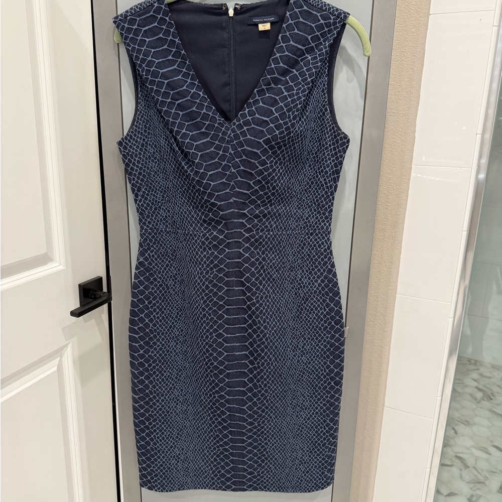 Elegant Navy Blue Sleeveless Dress